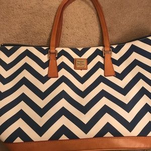 Dooney and Bourke authentic purse navy&white